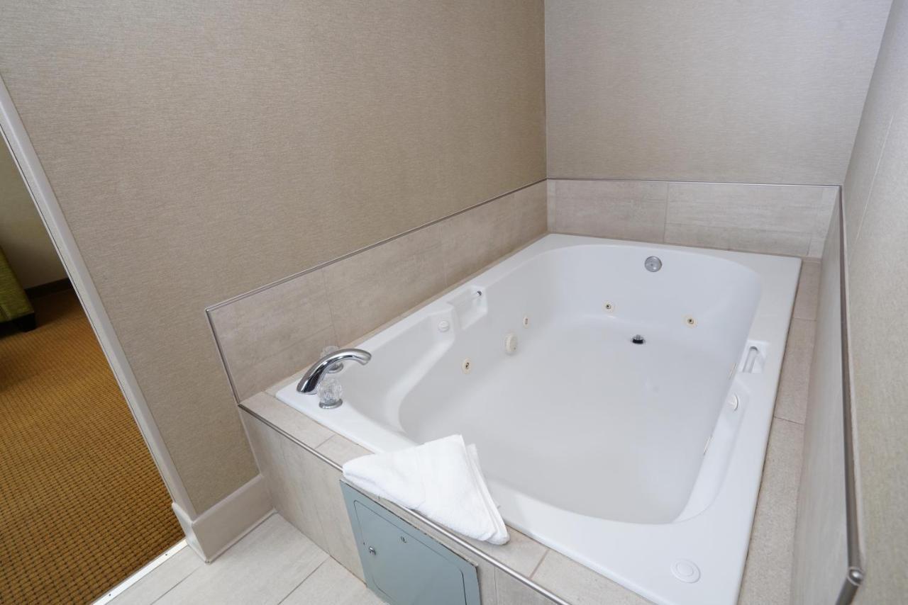 Creekside Hotel & Suites Кениънвил Екстериор снимка